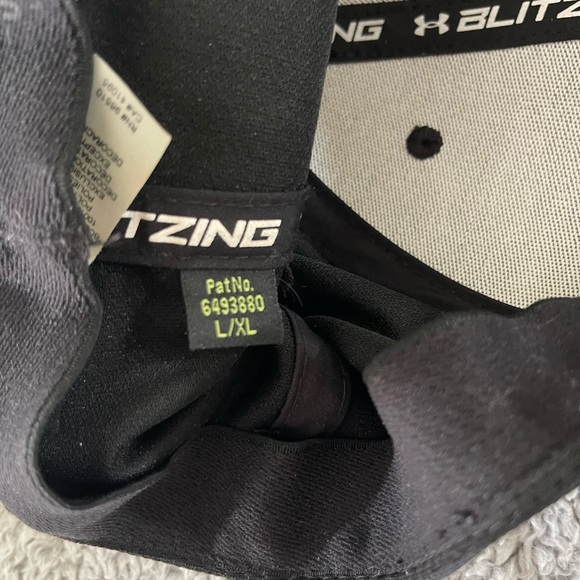 Mens under armour hat - Picture 2 of 2